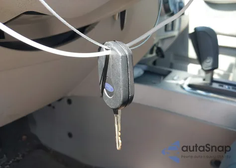 2009 Ford Escape Xlt z USA, uszkodzony, nr VIN 1FMCU03709KA80214